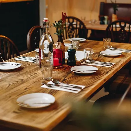 Bed & Breakfast Exelby Dragon Leeming Bar