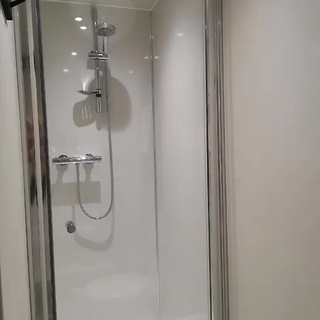 Exelby Dragon 3* Leeming Bar