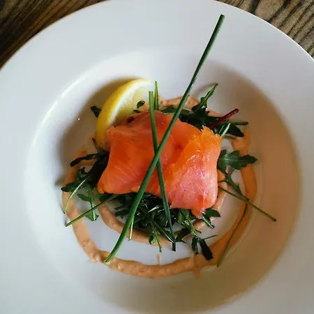 Bed & Breakfast Exelby Dragon 3*