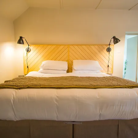 Exelby Dragon 3* Leeming Bar