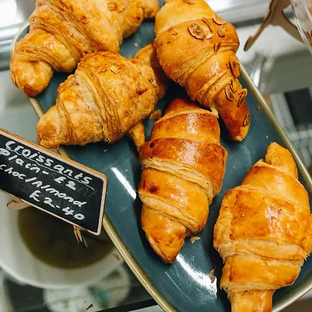 Bed & Breakfast Exelby Dragon 3*