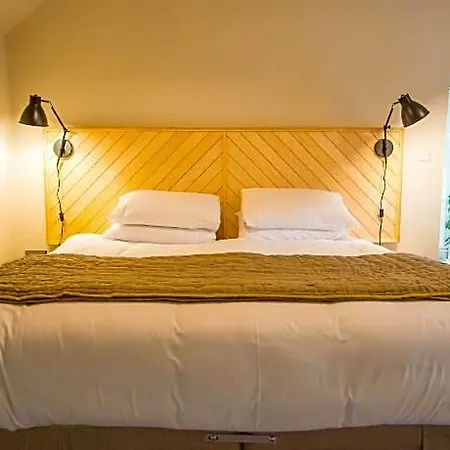 Bed & Breakfast Exelby Dragon 3*