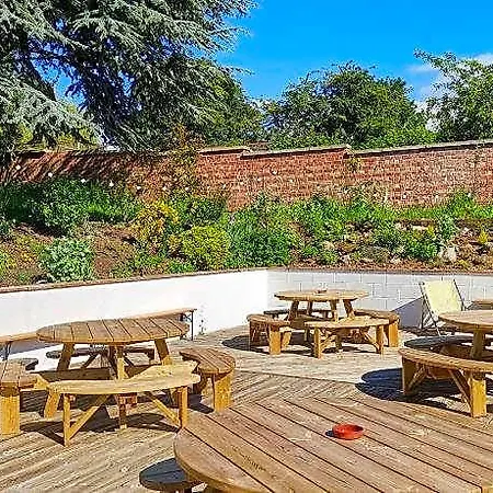 Exelby Dragon Bed & Breakfast