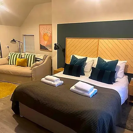 Bed & Breakfast Exelby Dragon 3*